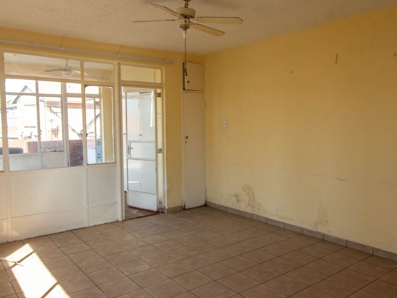 Perfect First Home or High-Return Investment – Location Meets Value! - Photo 5