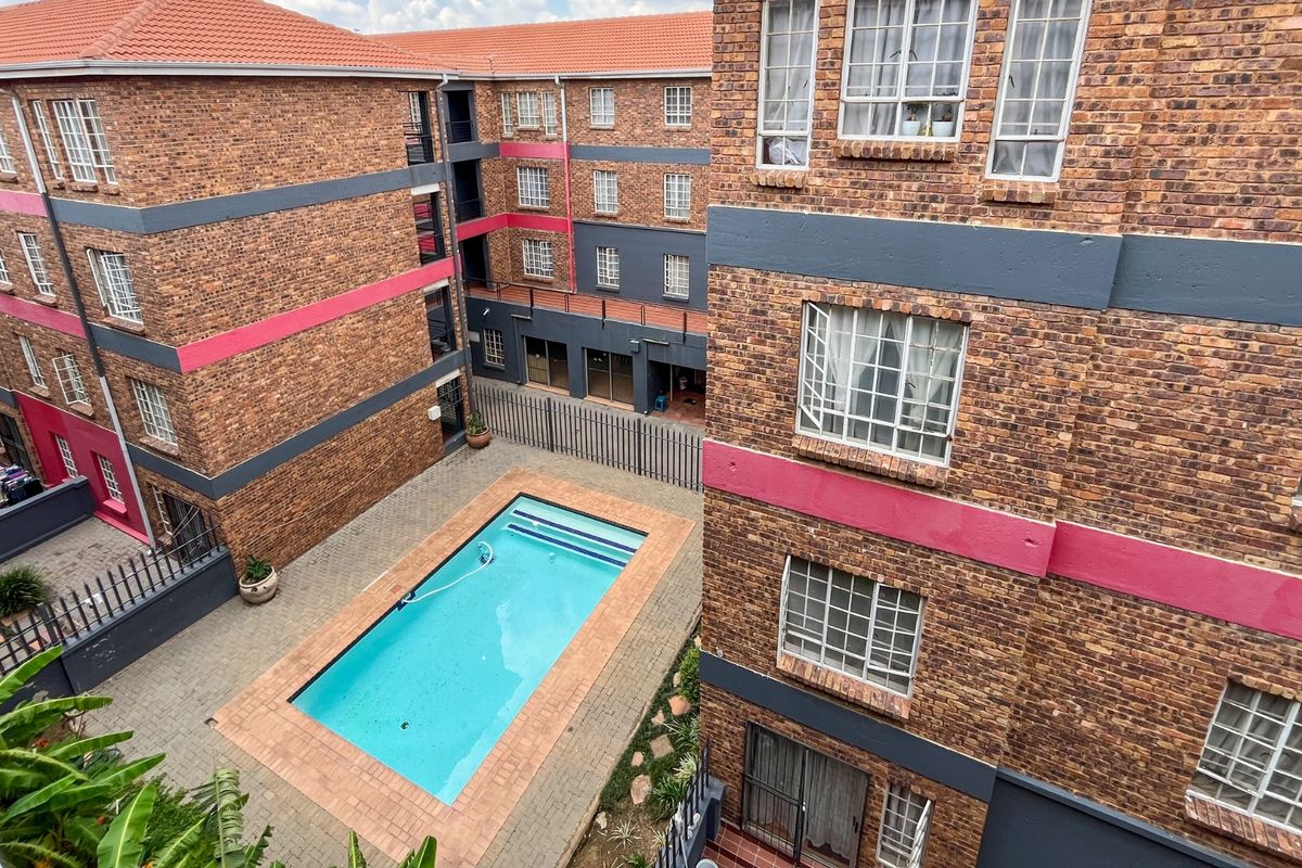 Secure Upstairs Apartment in Ravenswood – Perfect for investors and first time buyers - Photo 2