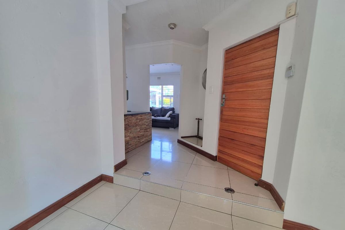 Luxury 5-Bedroom Home with Pool & Premium Entertaining - Photo 2