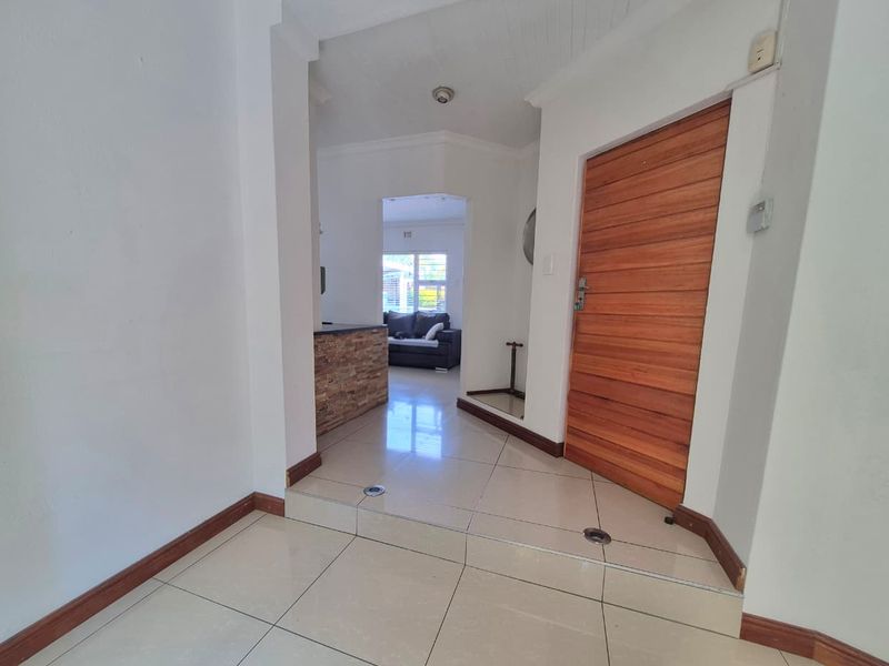 Luxury 5-Bedroom Home with Pool & Premium Entertaining - Photo 2