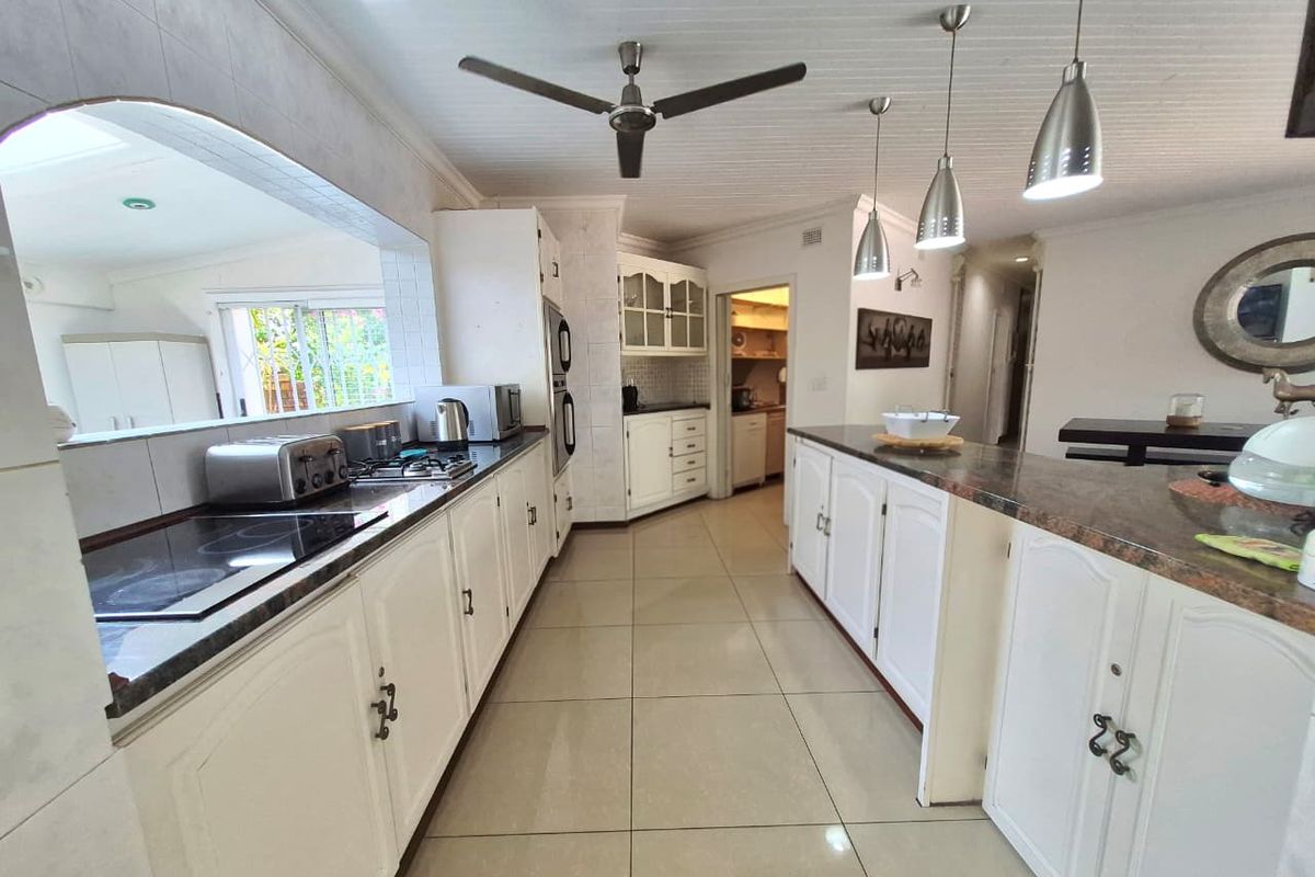 Luxury 5-Bedroom Home with Pool & Premium Entertaining - Photo 3