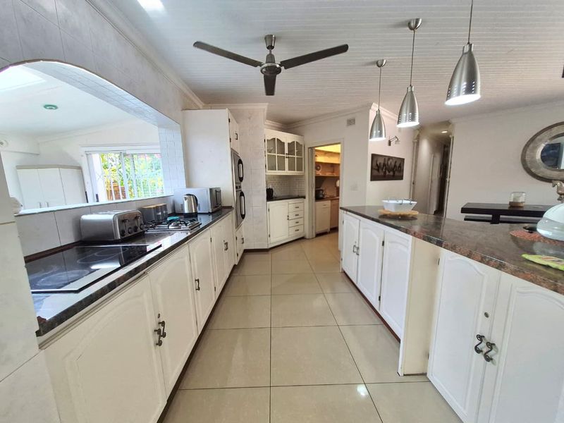 Luxury 5-Bedroom Home with Pool & Premium Entertaining - Photo 3