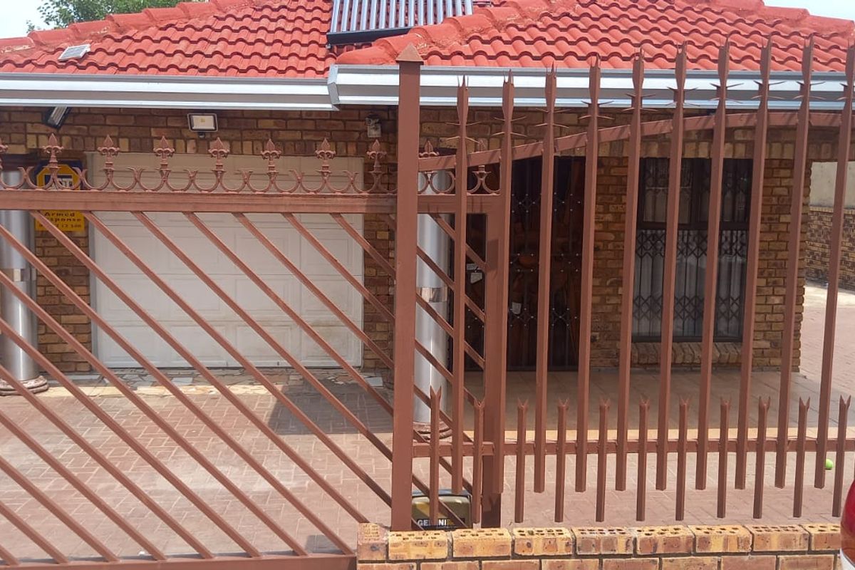 Luxurious Family Home in Danville,Pretoria west. - Photo 2