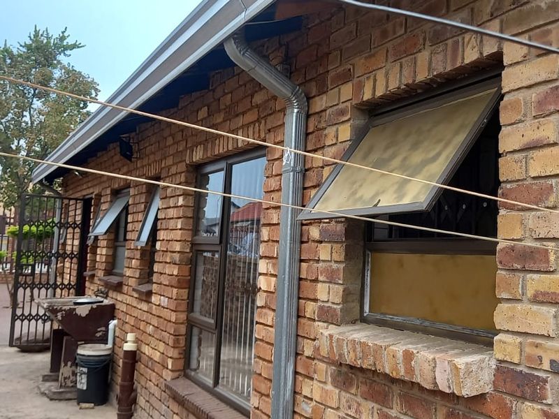 Luxurious Family Home in Danville,Pretoria west. - Photo 6