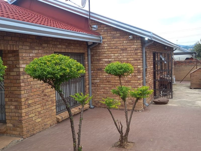 Luxurious Family Home in Danville,Pretoria west. - Photo 1