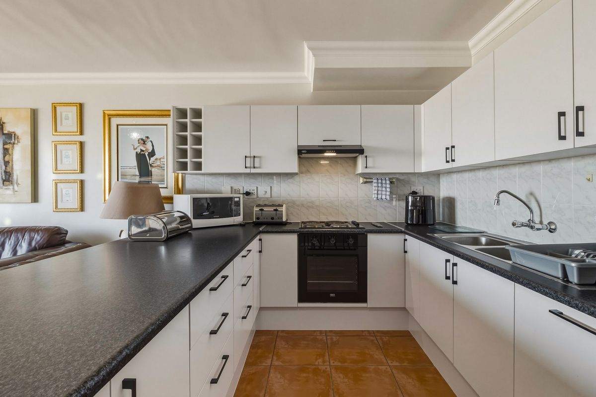 Elevated Living, Endless Views - Photo 3