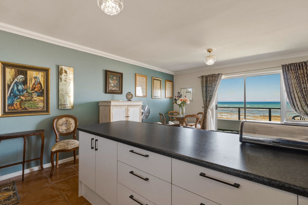 Elevated Living, Endless Views - Photo 2