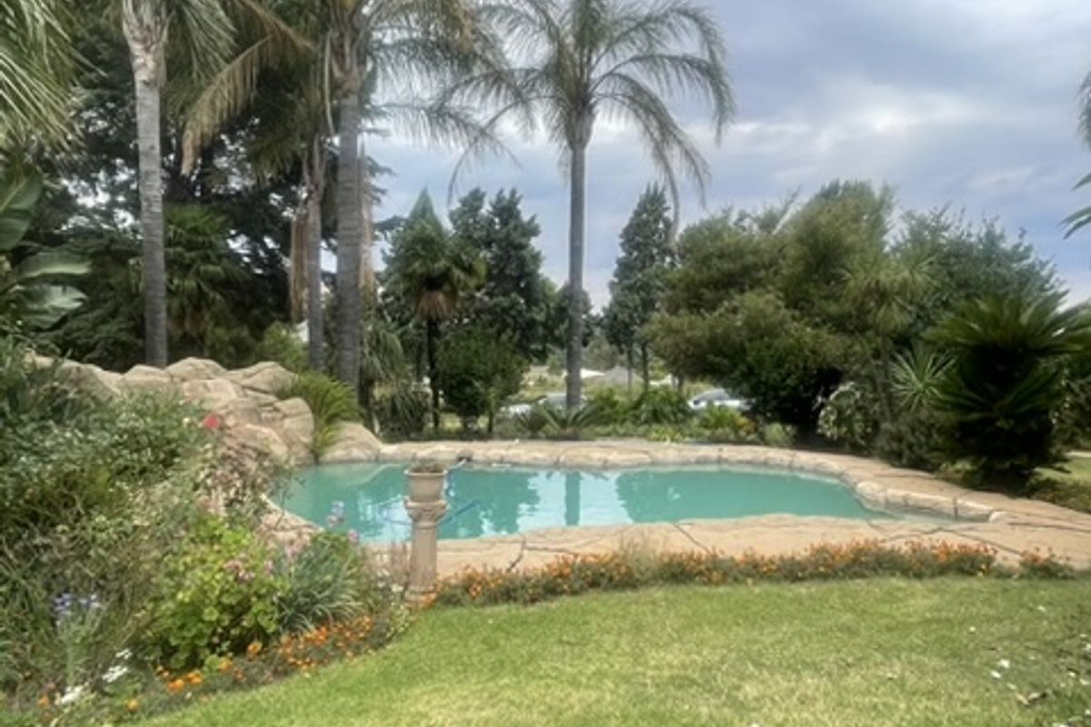 Versatile Lifestyle & Farming Estate, Homes, Workshops, Boreholes & Orchards, Irrigation And More!!! - Photo 4