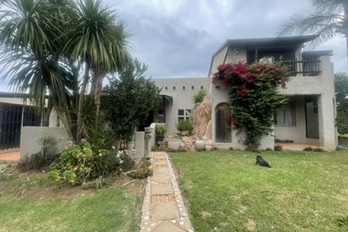 Versatile Lifestyle & Farming Estate, Homes, Workshops, Boreholes & Orchards, Irrigation And More!!! - Photo 5