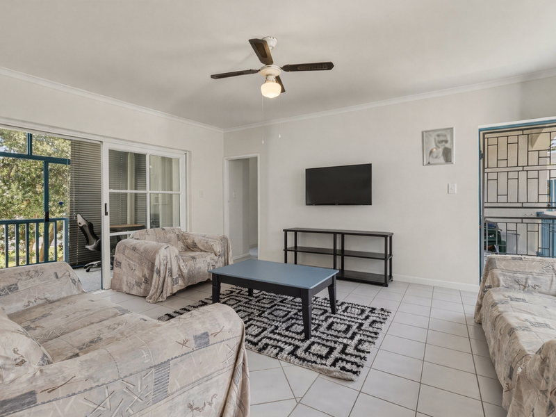 Sunlit Apartment, Prime Investment - Photo 5