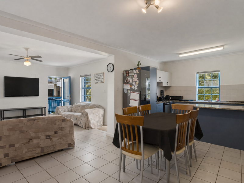 Sunlit Apartment, Prime Investment - Photo 6