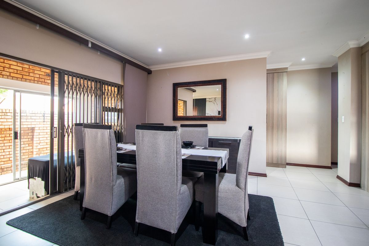 Secure & Spacious Gem- Immaculate - with Ample Parking on a Prime Stand - Photo 5
