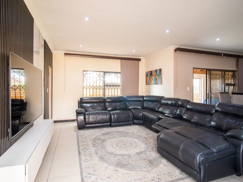 Secure & Spacious Gem- Immaculate - with Ample Parking on a Prime Stand - Photo 2