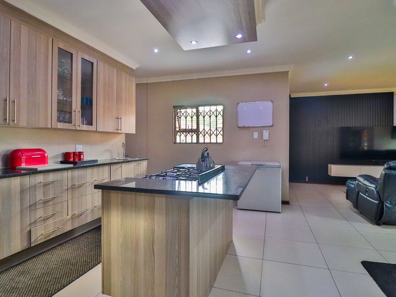 Secure & Spacious Gem- Immaculate - with Ample Parking on a Prime Stand - Photo 10