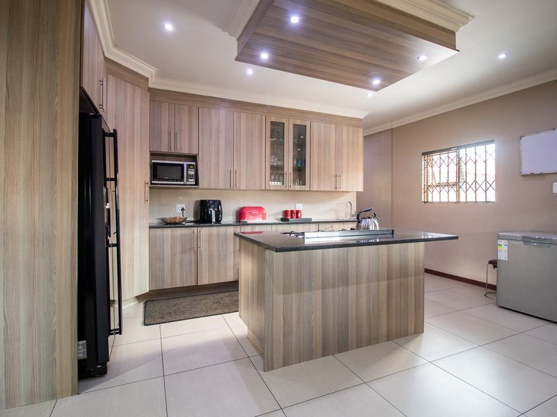 Secure & Spacious Gem- Immaculate - with Ample Parking on a Prime Stand - Photo 9