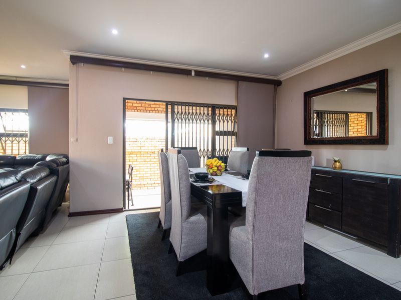 Secure & Spacious Gem- Immaculate - with Ample Parking on a Prime Stand - Photo 6