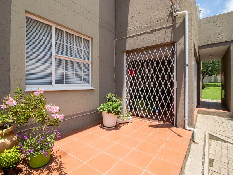 Secure Immaculate Meyersdal Gem – Walk to Shops, Live in Style! - Photo 3