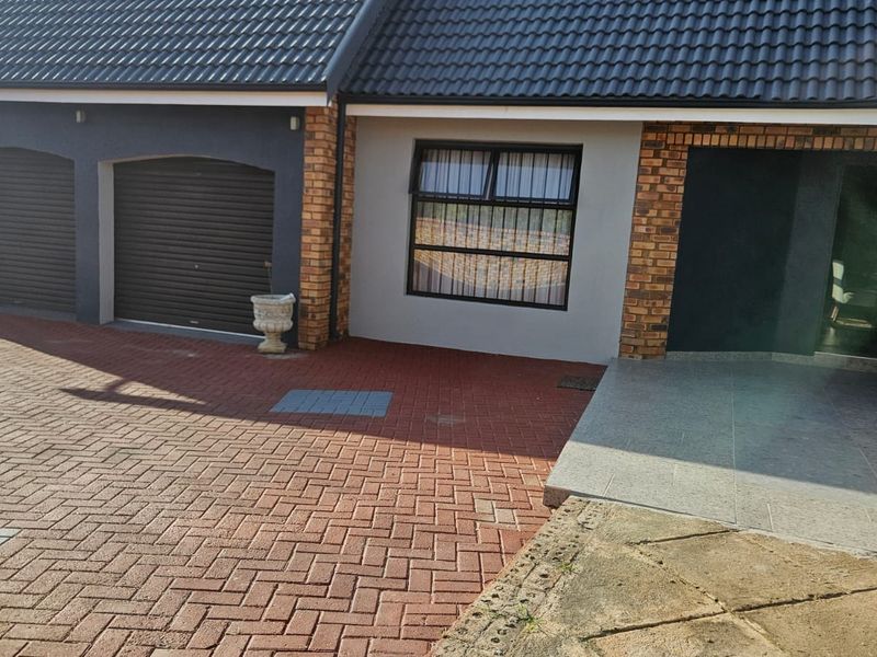 A contemporary masterpiece! - Photo 5