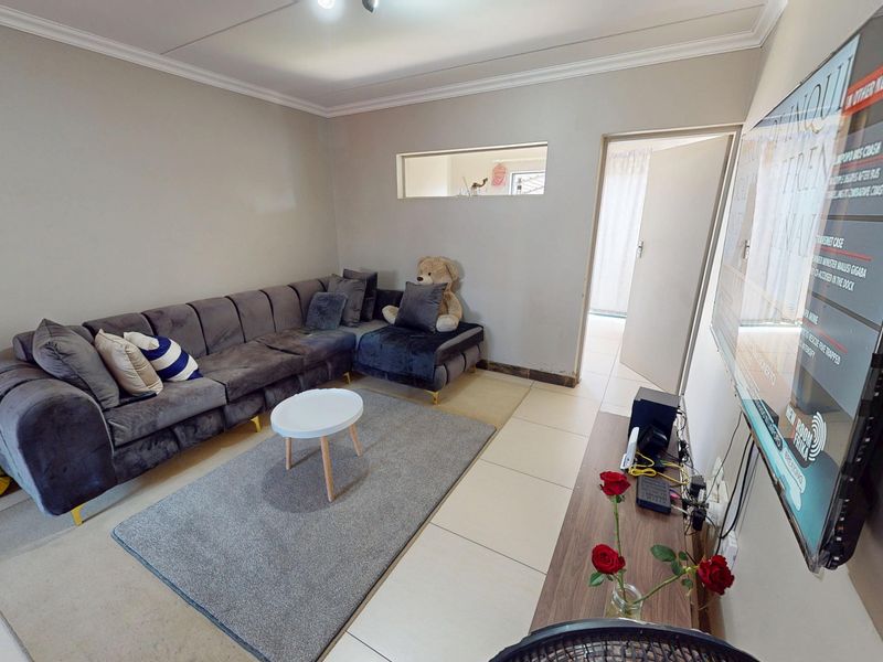 Three bedroom townhouse for sale in Pretoria West - Photo 4