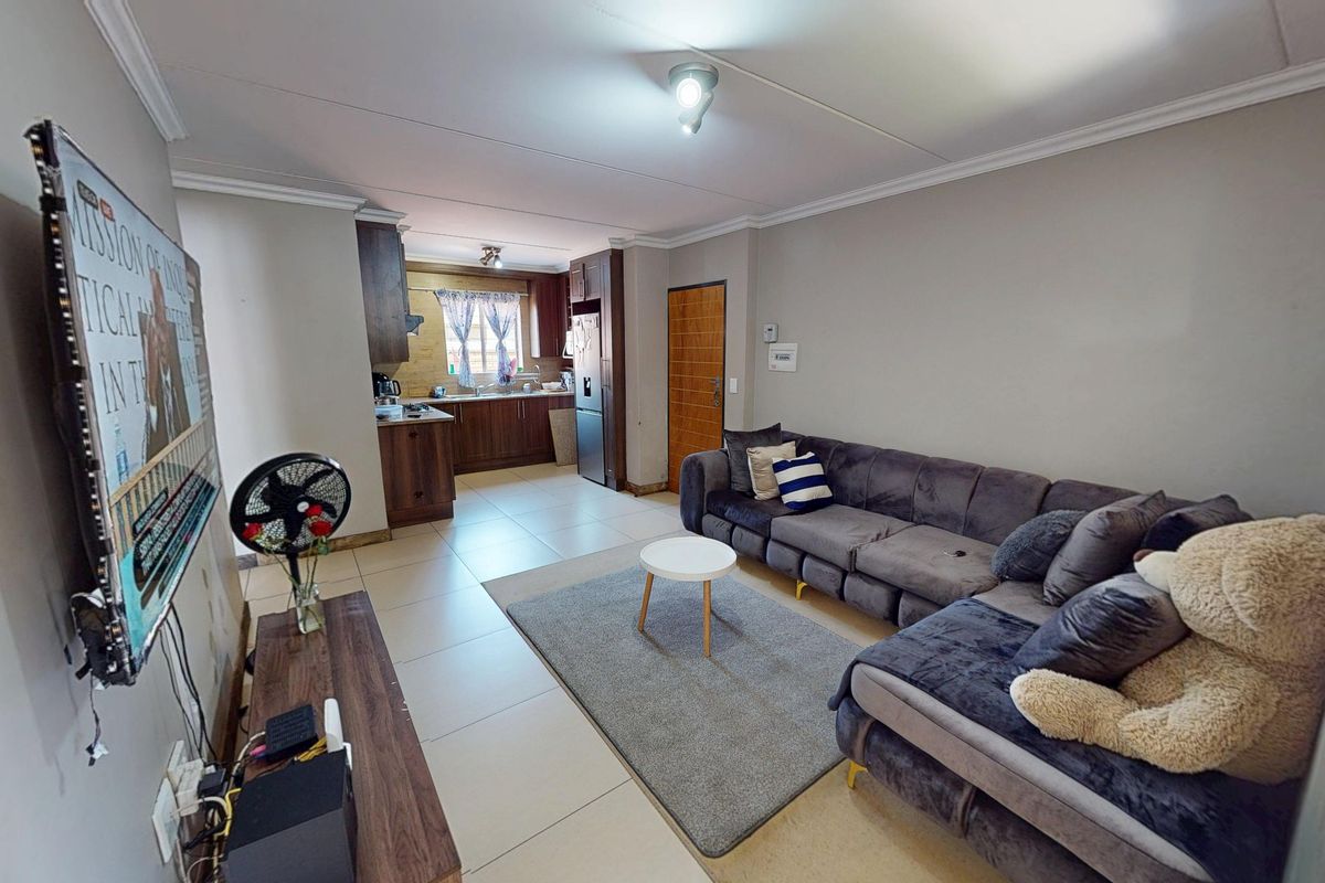 Three bedroom townhouse for sale in Pretoria West - Photo 2