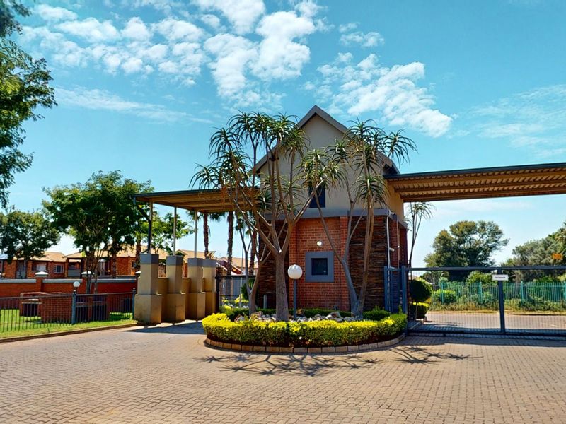 Three bedroom townhouse for sale in Pretoria West - Photo 1
