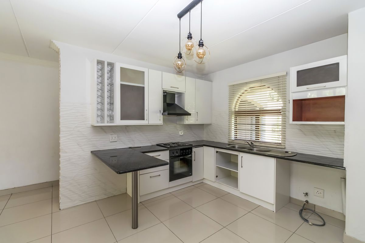 Modern 3 Bed 2 bath Ground Floor Aparment For sale - Photo 3