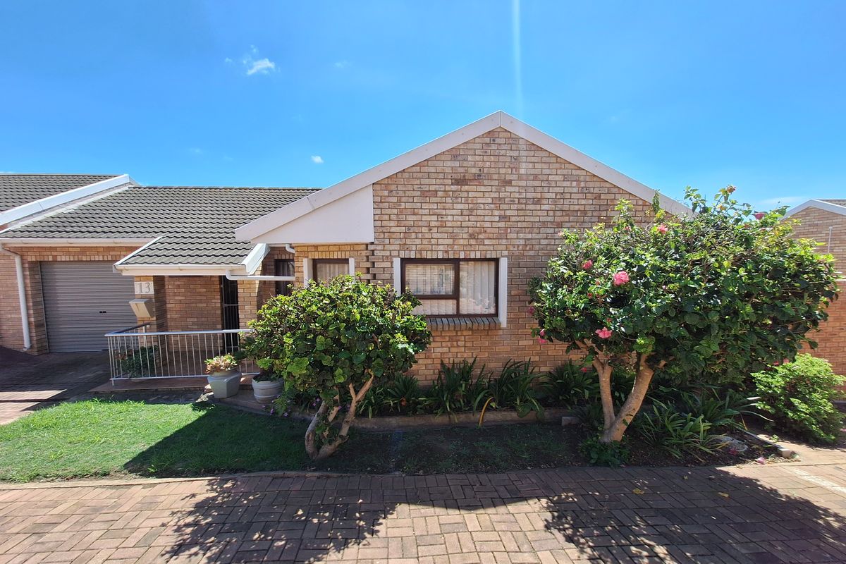 Charming North-East Facing Single-Level Townhouse in Secure Verbena Villas - Photo 2