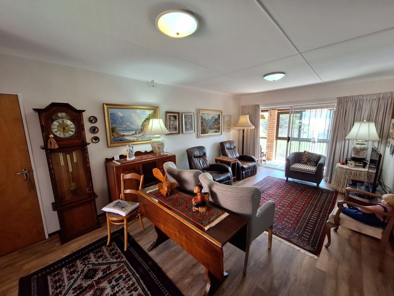 Charming North-East Facing Single-Level Townhouse in Secure Verbena Villas - Photo 5