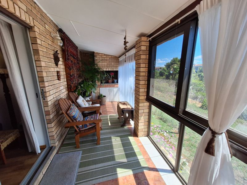 Charming North-East Facing Single-Level Townhouse in Secure Verbena Villas - Photo 7