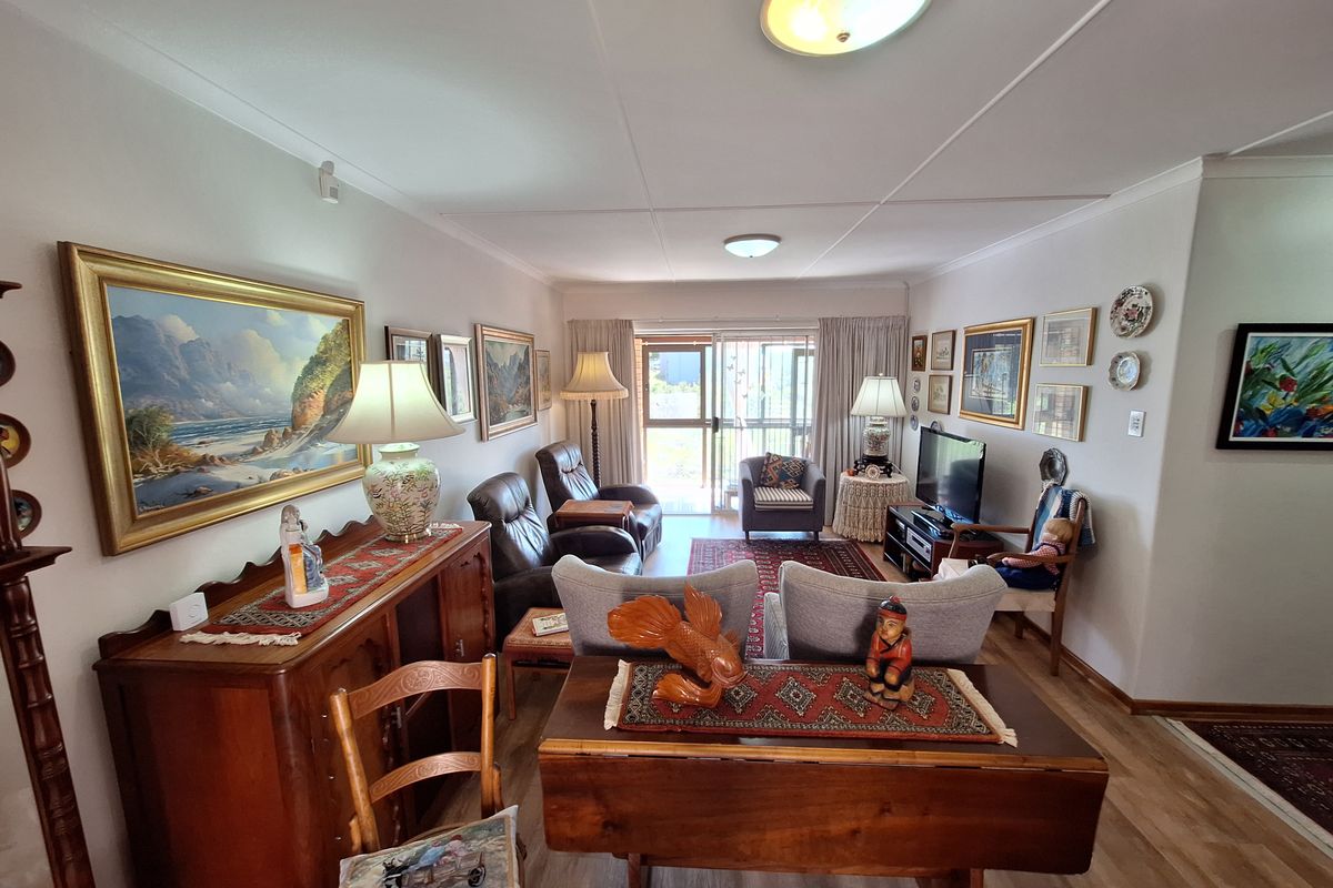 Charming North-East Facing Single-Level Townhouse in Secure Verbena Villas - Photo 4