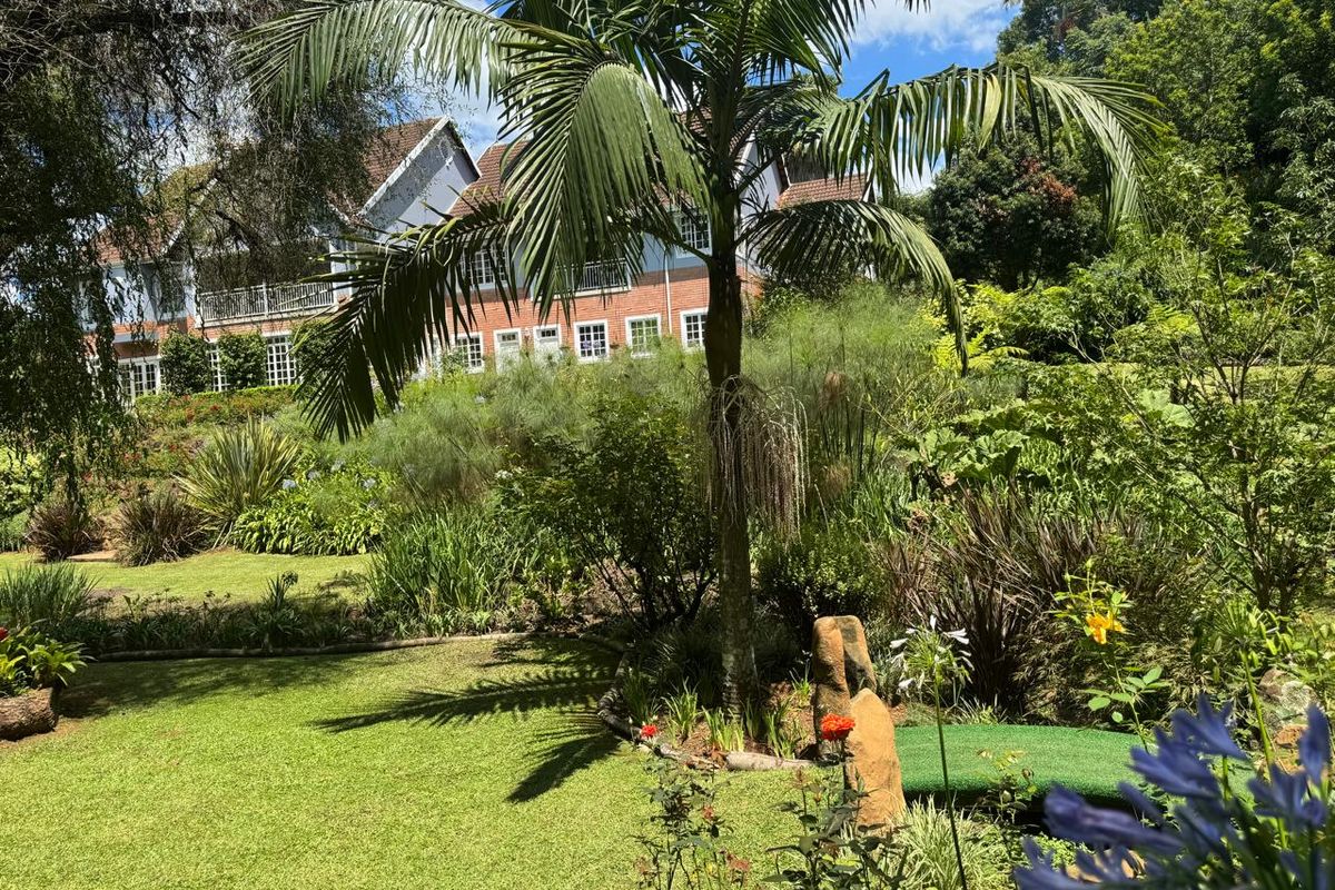 Exceptional 4 bedroom residence in a prestigious Oak Park Estate - Photo 3