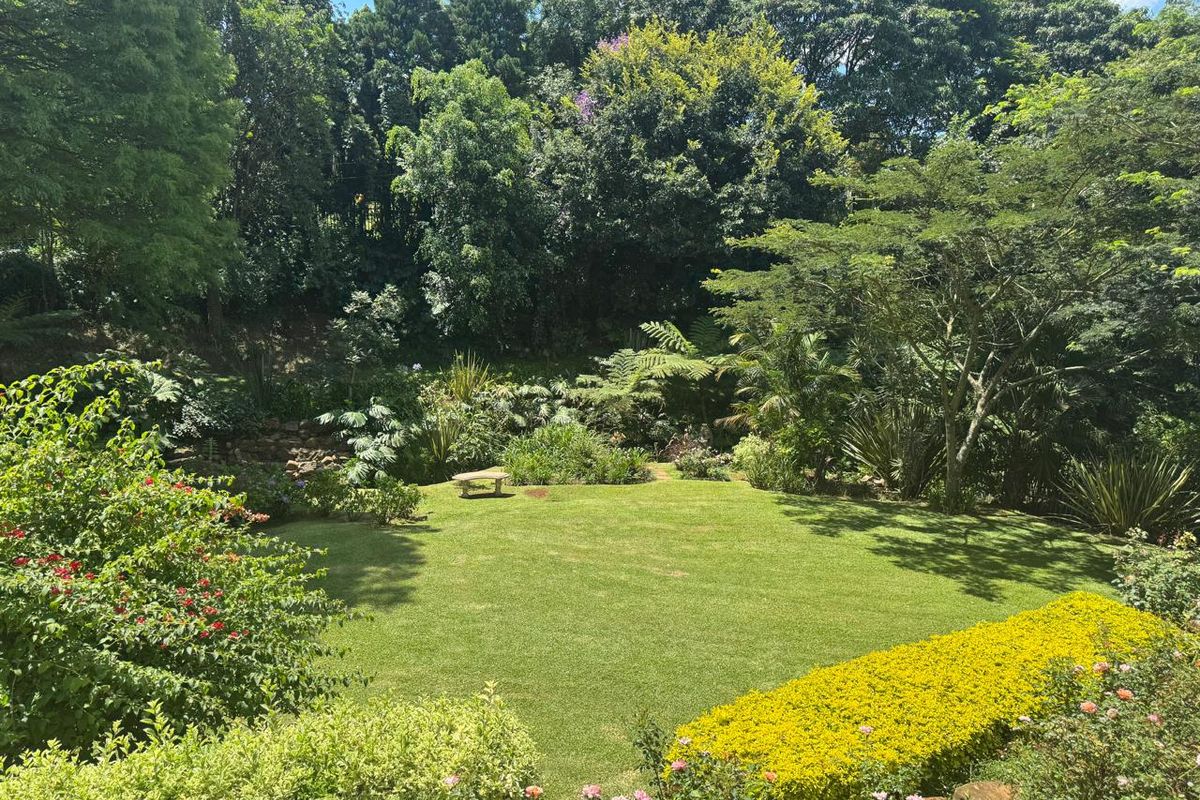 Exceptional 4 bedroom residence in a prestigious Oak Park Estate - Photo 5