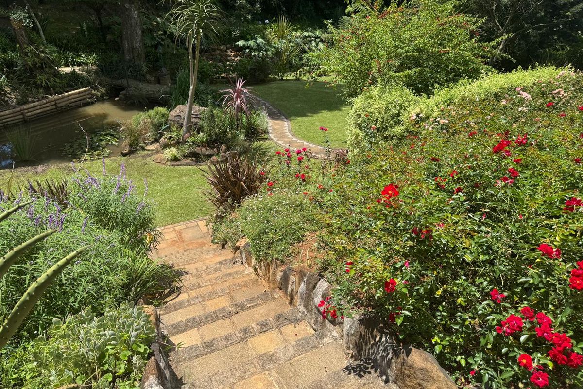 Exceptional 4 bedroom residence in a prestigious Oak Park Estate - Photo 4