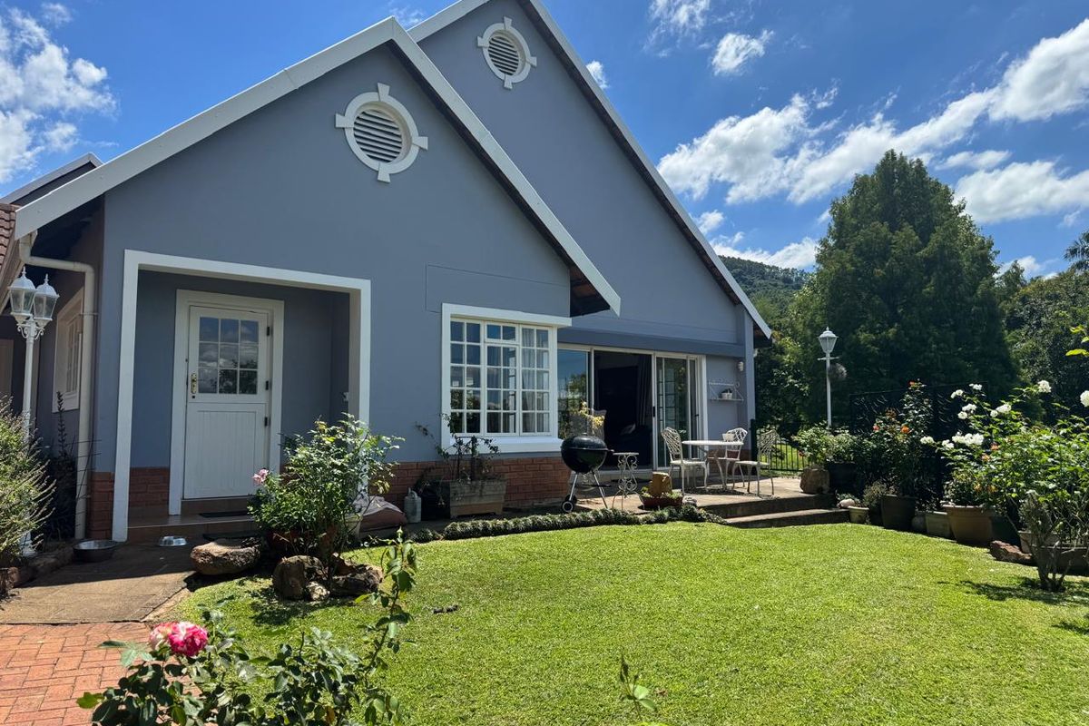 Exceptional 4 bedroom residence in a prestigious Oak Park Estate - Photo 2