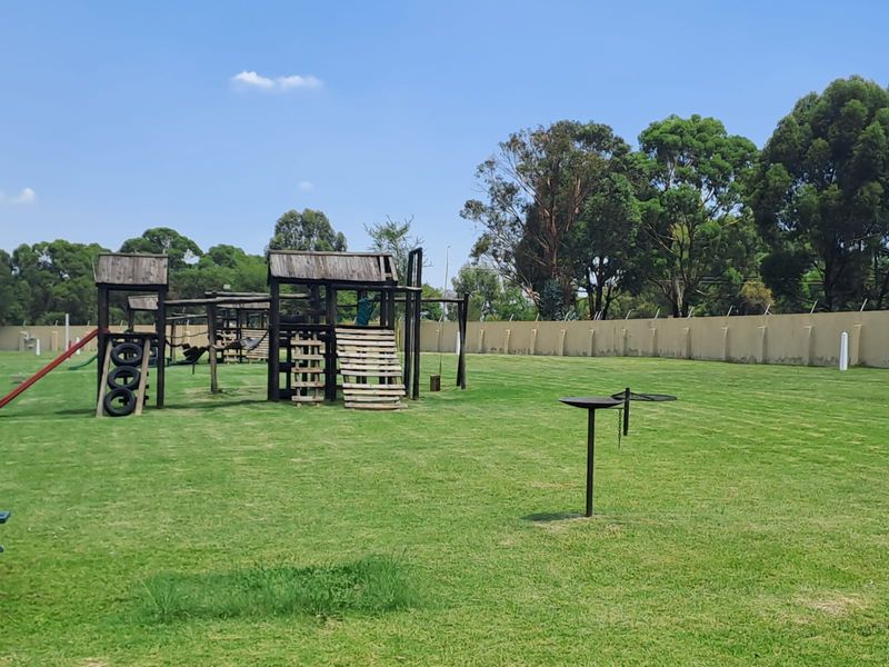 Townhouse For Sale In Johannesburg - Photo 6