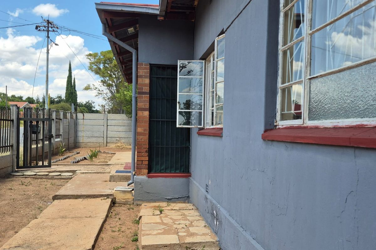 Perfect Starter Home - Photo 2