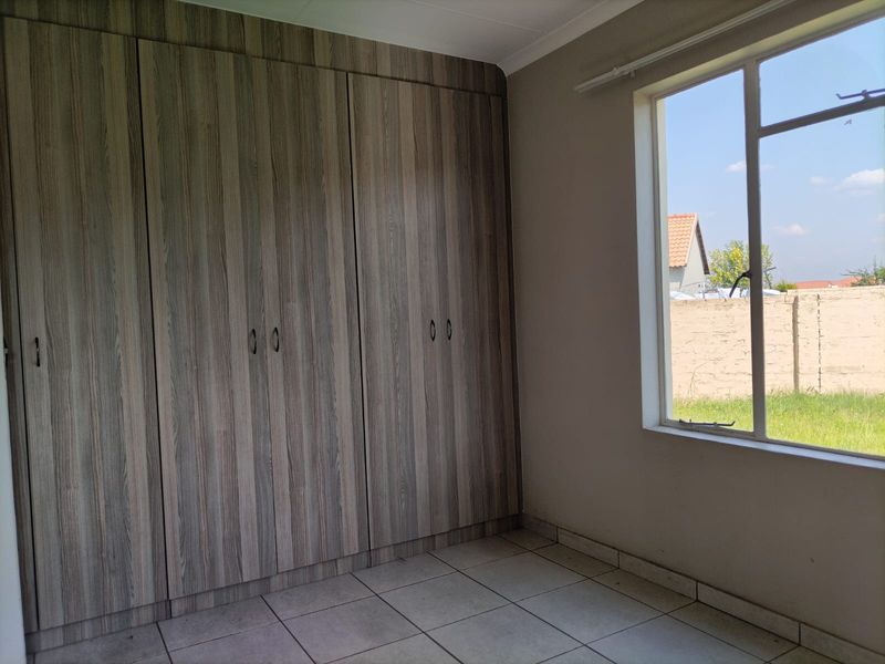 Three-Bedroom Home for Sale in Waterkloof Hills Estate - Photo 7