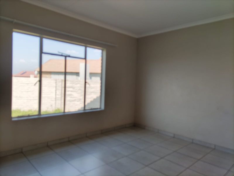 Three-Bedroom Home for Sale in Waterkloof Hills Estate - Photo 5