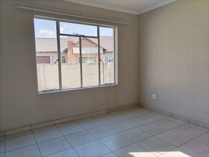 Three-Bedroom Home for Sale in Waterkloof Hills Estate - Photo 4