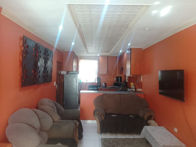 ' Charming Double Storey Family Home On The Main Road " - Photo 4