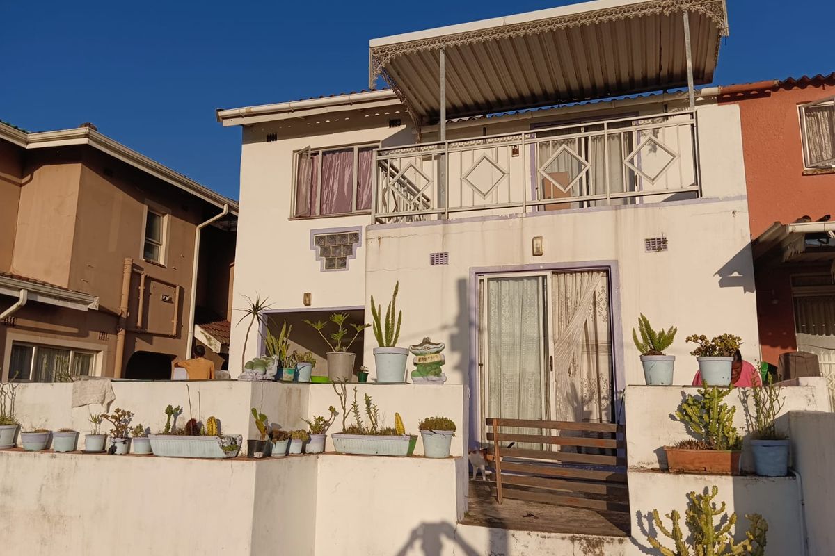 ' Charming Double Storey Family Home On The Main Road " - Photo 2