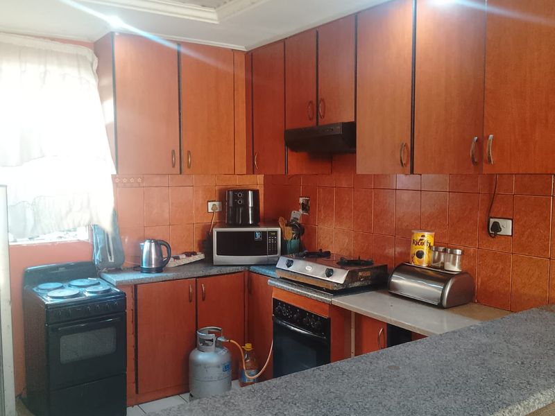 ' Charming Double Storey Family Home On The Main Road " - Photo 8