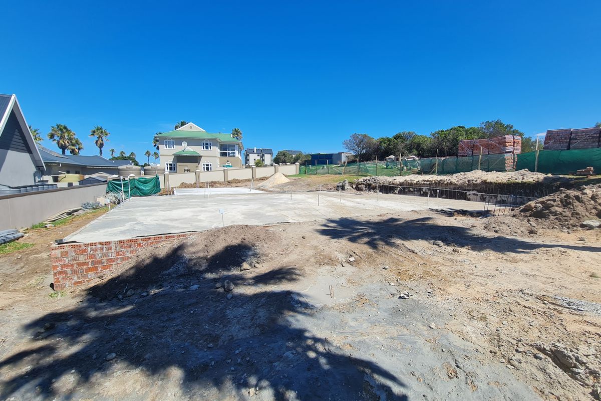 Exciting Build in Progress Large Family Home in Marina Martinique, Jeffreys Bay - Photo 3