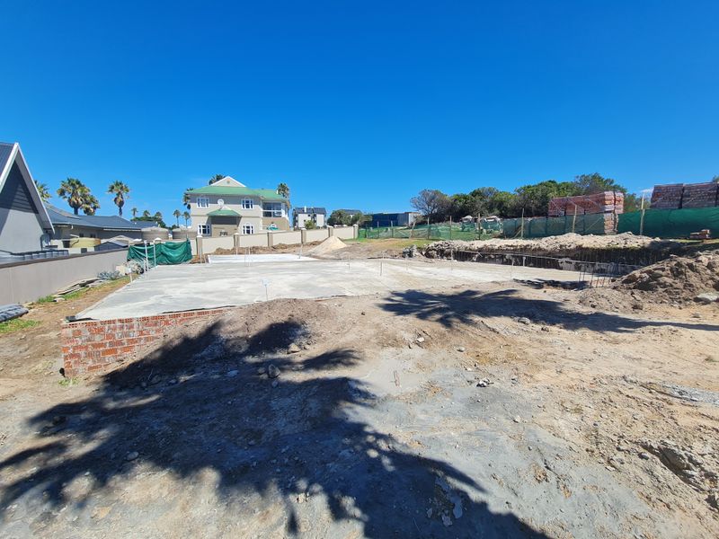 Exciting Build in Progress Large Family Home in Marina Martinique, Jeffreys Bay - Photo 3