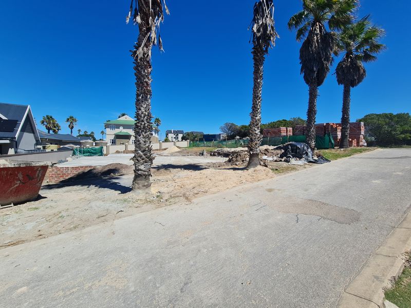 Exciting Build in Progress Large Family Home in Marina Martinique, Jeffreys Bay - Photo 2