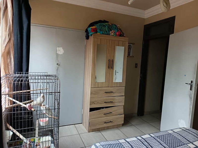 Charming 2-bedroom apartment for sale in Vanderbijlpark CW 6—perfect for comfortable modern living! - Photo 4