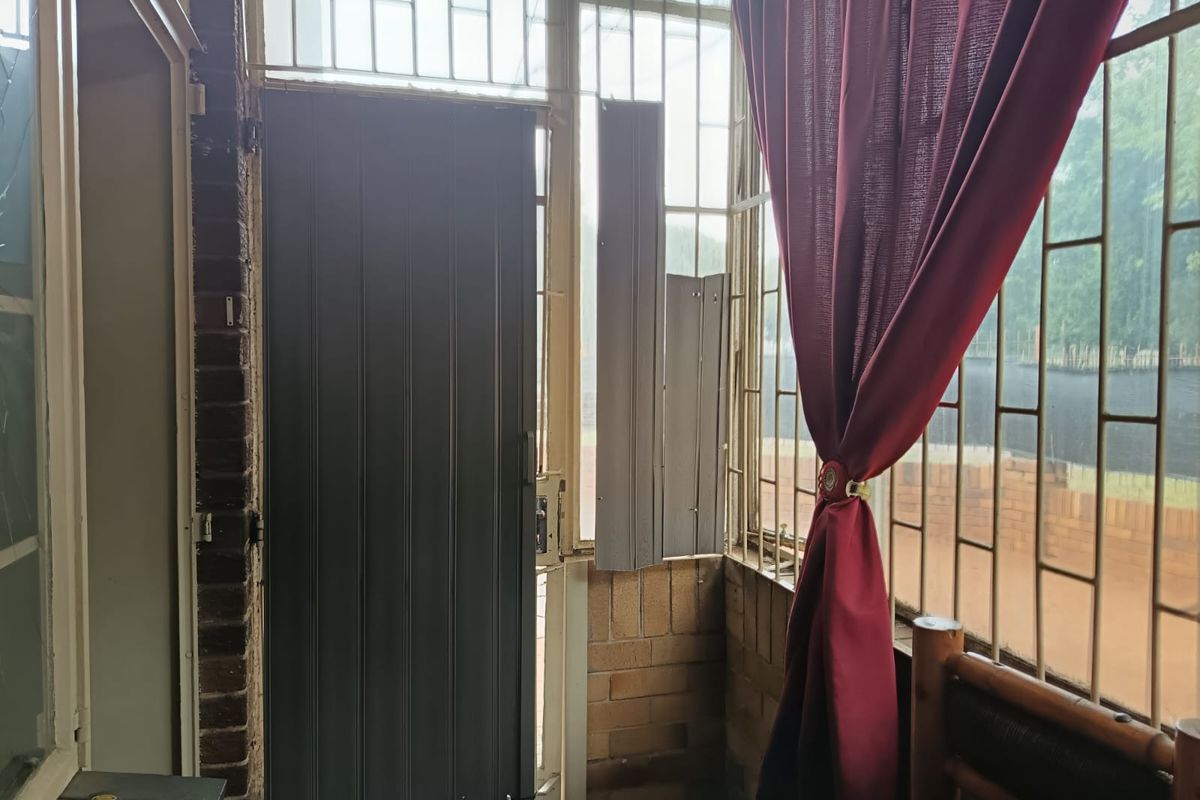 Charming 2-bedroom apartment for sale in Vanderbijlpark CW 6—perfect for comfortable modern living! - Photo 5