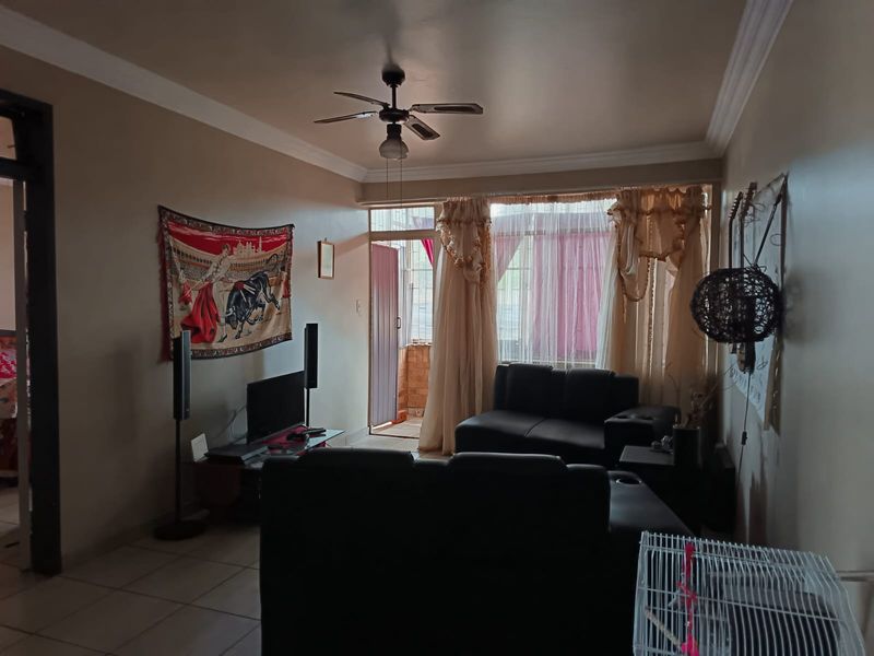 Charming 2-bedroom apartment for sale in Vanderbijlpark CW 6—perfect for comfortable modern living! - Photo 9