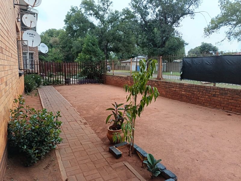 Charming 2-bedroom apartment for sale in Vanderbijlpark CW 6—perfect for comfortable modern living! - Photo 7