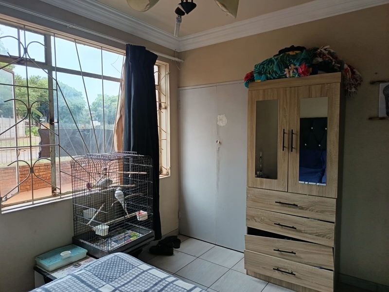 Charming 2-bedroom apartment for sale in Vanderbijlpark CW 6—perfect for comfortable modern living! - Photo 3